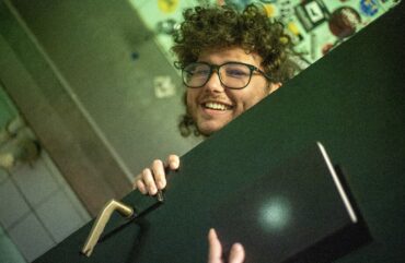 Postajanje – iz psihoze v poezijo in nazaj